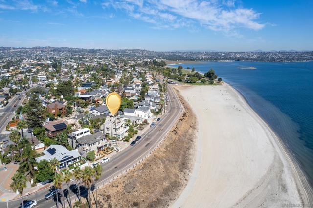 3328 Crown Point, San Diego CA: https://media.crmls.org/mediaz/ffddc0eb-183b-4dec-9d2d-df02adc5fe17.jpg