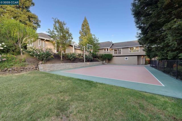9 Irvine Drive, Moraga CA: https://media.crmls.org/mediaz/ffdde6c8-5e8c-4621-8b4b-0997687a840e.jpg