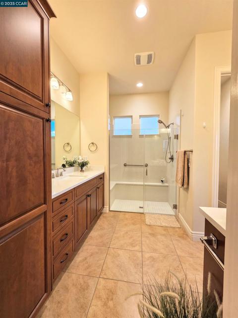 1735 Veneto Ln, Brentwood CA: https://media.crmls.org/mediaz/ffde92af-1334-442c-9257-daf4bb426088.jpg