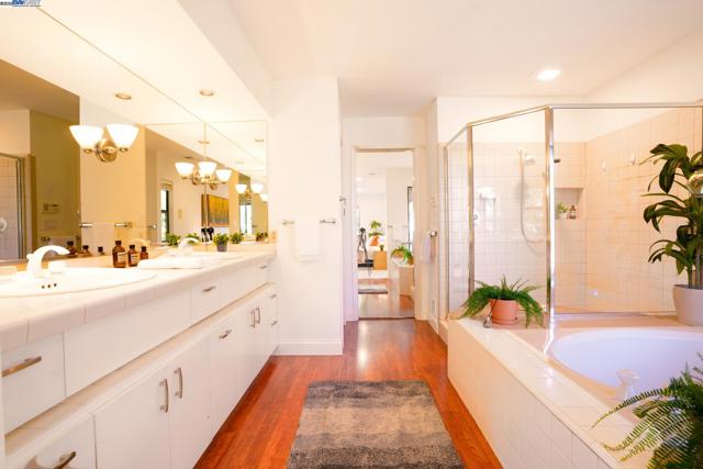 351 El Toyonal, Orinda CA: https://media.crmls.org/mediaz/ffdeb520-2fed-4fd9-896c-115e5f40d5e4.jpg