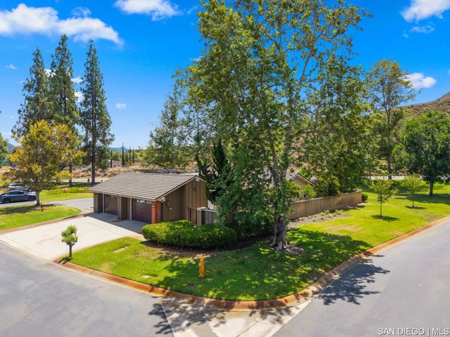 4309 Diegos CT, Fallbrook CA: https://media.crmls.org/mediaz/ffdf78fe-ccc5-4f18-a326-a273082b8836.jpg