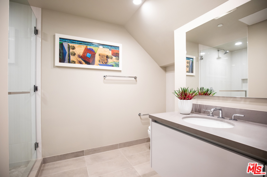 Den/Office Bath