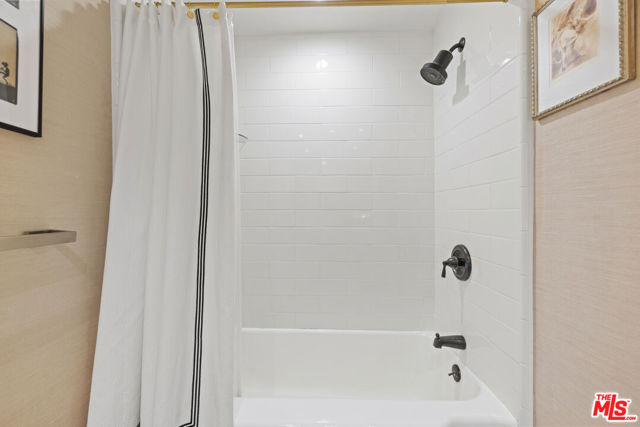 1400 N Hayworth Avenue, West Hollywood CA: https://media.crmls.org/mediaz/ffdfdc68-0beb-49b9-b2e6-757dc1e33a6e.jpg