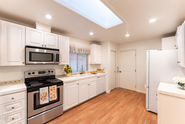 11225 Village 11, Camarillo CA: https://media.crmls.org/mediaz/ffdfeaf1-dd9c-47d4-a978-6c5cdee22788.jpg