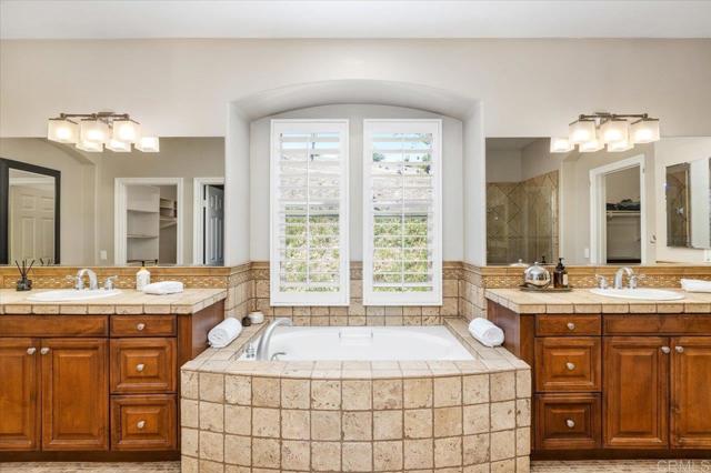 31662 Orange Blossom Ct, Valley Center CA: https://media.crmls.org/mediaz/ffe008ef-0daf-45fc-9f02-bb1f8e60905f.jpg