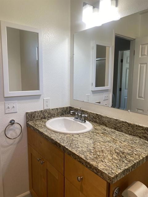 Image 11 of 18 For 2088 Montgomery Avenue J