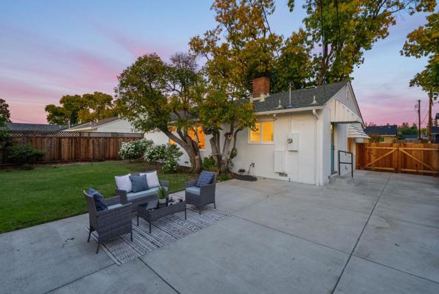 876 Sunset Drive, Santa Clara CA: https://media.crmls.org/mediaz/ffe048eb-3ebc-478a-99e6-98e9fa65375f.jpg