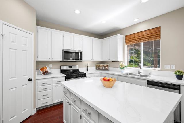 1162 Delano Ct., Chula Vista CA: https://media.crmls.org/mediaz/ffe13f2f-ab8a-4bd3-ae9c-b91fbcd4ad5f.jpg