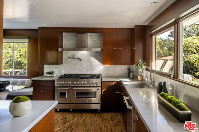 1009 Holly Road photo 8