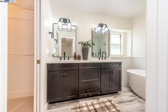 34233 Perry Glen Ter, Union City CA: https://media.crmls.org/mediaz/ffe18862-463d-4a27-9ada-eb5c9c50a3b5.jpg