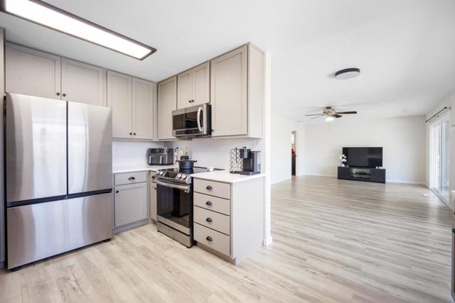 1711 Mantelli Drive, Gilroy CA: https://media.crmls.org/mediaz/ffe1a5ca-2eb2-4717-a6ef-8e0a3b10dd5a.jpg