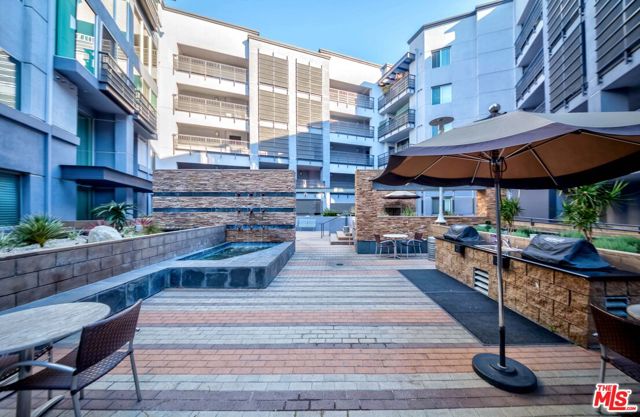 629 Traction Avenue, Los Angeles CA: https://media.crmls.org/mediaz/ffe25da2-0106-40bd-a2b5-c2798ae1ecaf.jpg