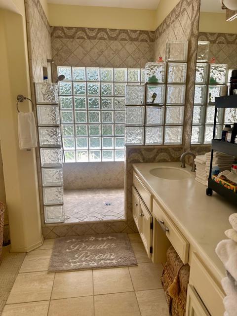 77671 Barons Circle, Palm Desert CA: https://media.crmls.org/mediaz/ffe29a68-5860-4e6b-b8a6-4f081feb4fdb.jpg