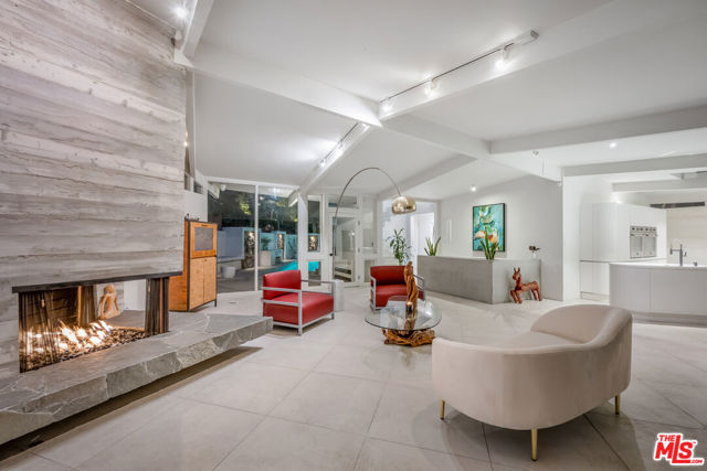 3027 Franklin Canyon Drive photo 4