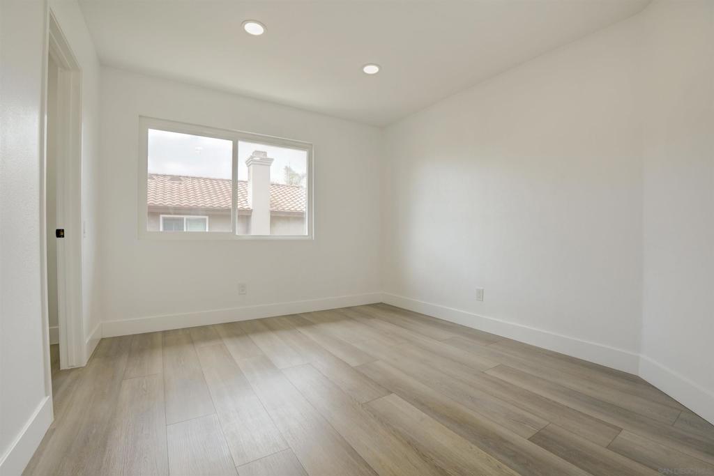 MLS #250025010SD img 27