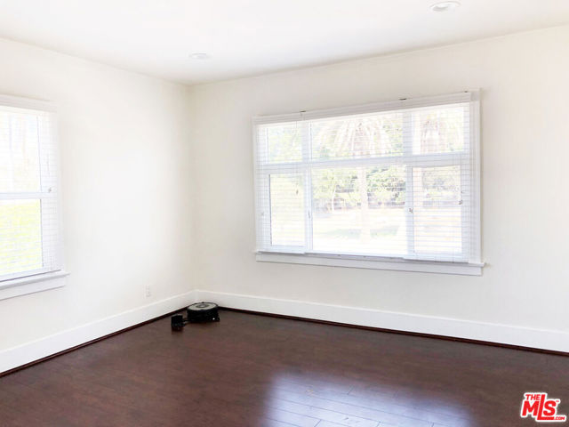 2419 3Rd Avenue, Los Angeles CA: https://media.crmls.org/mediaz/ffe3cf5a-b0cb-41c9-be45-ffdc2537d1bc.jpg