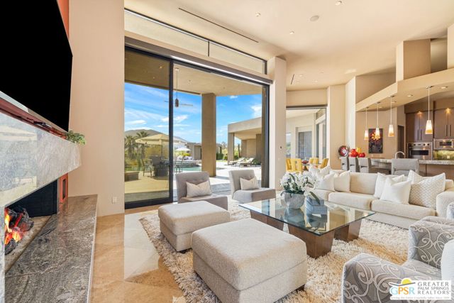 4 Paradise Cove Court, Rancho Mirage CA: https://media.crmls.org/mediaz/ffe465a5-5ecc-4b03-8d69-1c38d7938356.jpg