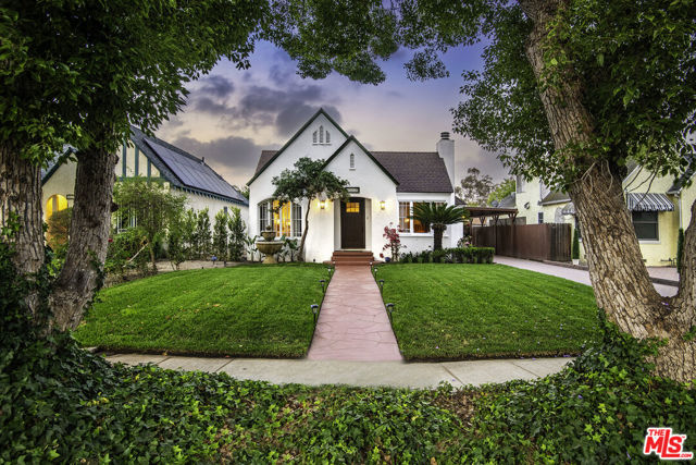 4654 Denny Avenue, Toluca Lake CA: https://media.crmls.org/mediaz/ffe4cf92-e439-48ab-9dce-34c489c317c5.jpg