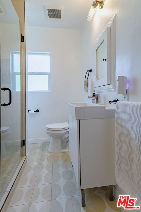 4307 Burns Avenue, Los Angeles CA: https://media.crmls.org/mediaz/ffe507f2-069a-45be-904c-b183743bc411.jpg