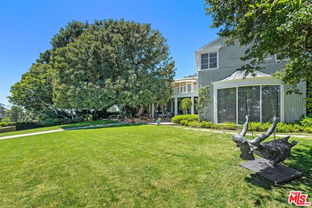 11080 Chalon Road, Los Angeles CA: https://media.crmls.org/mediaz/ffe51d3c-5d15-4fc9-a715-7d1c0526e8da.jpg