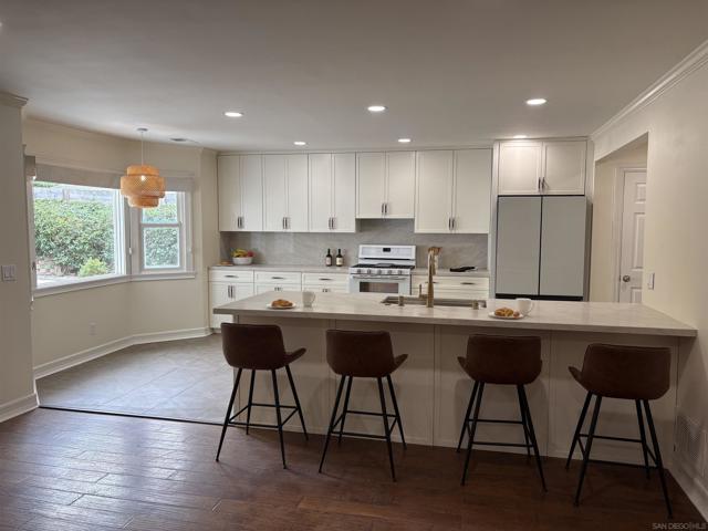 1709 Somerset Ave, Cardiff by the Sea CA: https://media.crmls.org/mediaz/ffe59e0b-c216-4326-aba8-3c668b075a4a.jpg