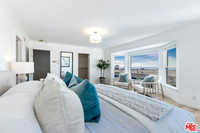 2407 Bayview Drive, Manhattan Beach CA: https://media.crmls.org/mediaz/ffe5cfe4-99dc-4f3c-80cf-99c6a7afe988.jpg