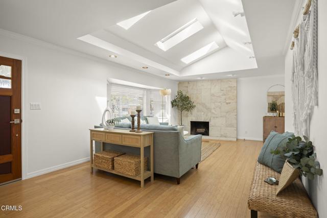 354 Arnett Avenue, Ventura CA: https://media.crmls.org/mediaz/ffe5d78d-7032-4938-858d-80cdcd456960.jpg