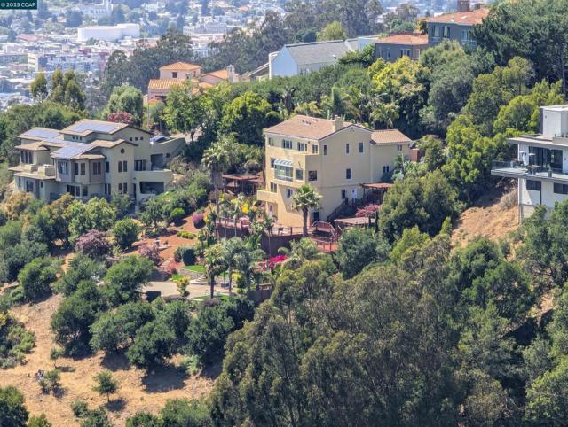 5 Besito Ave. @ Drury Rd., Oakland CA: https://media.crmls.org/mediaz/ffe5ecac-3505-44df-a69a-1842e05d905d.jpg