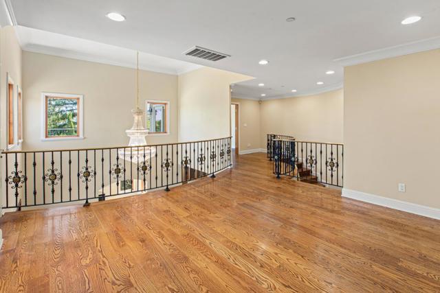 436 Summit Drive, Redwood City CA: https://media.crmls.org/mediaz/ffe64226-2e28-488a-a43a-aec94841f7e1.jpg