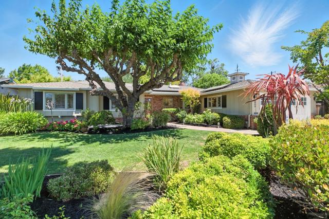 1869 Walnut Drive, Mountain View CA: https://media.crmls.org/mediaz/ffe65abf-4b23-4813-b263-961d99d29ccb.jpg