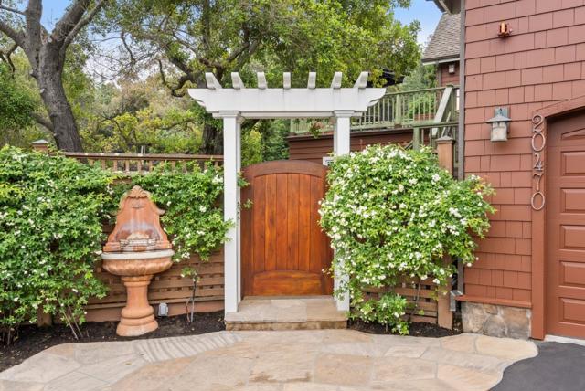 20470 Montalvo Heights Drive, Saratoga CA: https://media.crmls.org/mediaz/ffe68d82-755f-4419-8af4-b7c900d5aa14.jpg