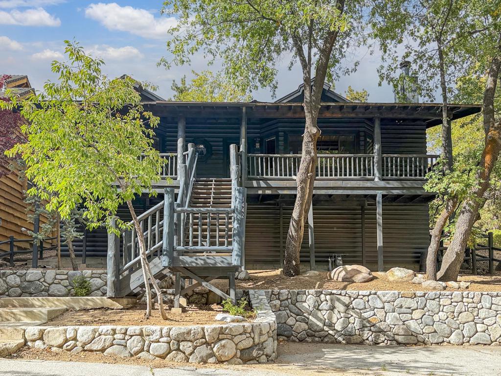 1442 Club View Drive