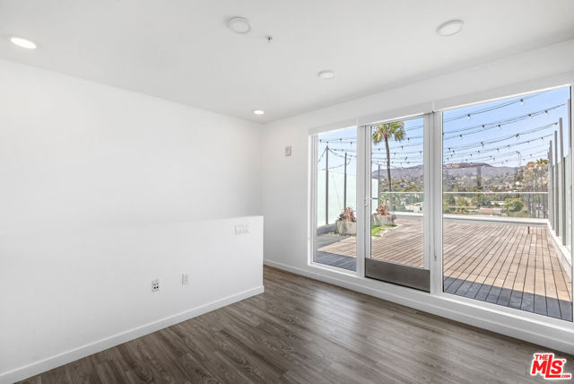 5750 E Hollywood Boulevard, Los Angeles CA: https://media.crmls.org/mediaz/ffe6e6dd-5083-4aaa-802d-23318dacf342.jpg