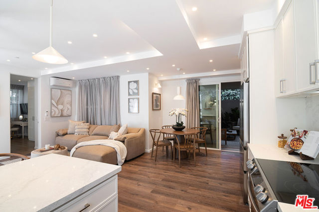 1623 S Bedford Street, Los Angeles CA: https://media.crmls.org/mediaz/ffe6f59d-8cd6-4d84-8eb6-573f40916108.jpg