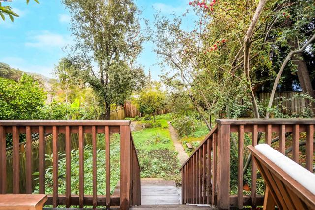 3908 Archmont Pl, Oakland CA: https://media.crmls.org/mediaz/ffe71741-046d-40bf-b9c9-bffd0d719499.jpg