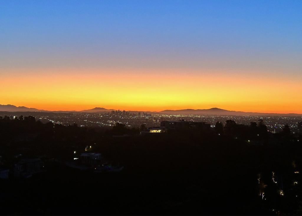 https://media.crmls.org/mediaz/ffe7937c-a7e2-401c-b183-81d498168fe0.jpg?preset=X-Large