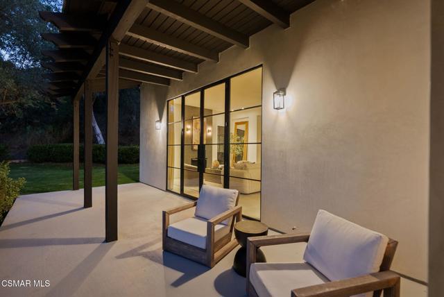 33235 Mulholland Highway, Malibu CA: https://media.crmls.org/mediaz/ffe83697-cf62-492f-8bae-330cd126c855.jpg