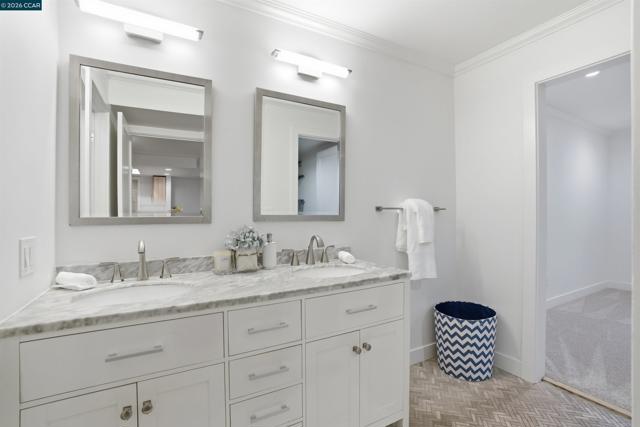 2560 Oak Rd, Walnut Creek CA: https://media.crmls.org/mediaz/ffe85cf9-179a-4bd6-9a2c-3400b00be4d6.jpg