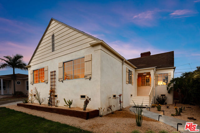 5722 Valley Ridge Avenue, Los Angeles CA: https://media.crmls.org/mediaz/ffe8e1e8-7cd4-4a2d-a851-21c829515294.jpg
