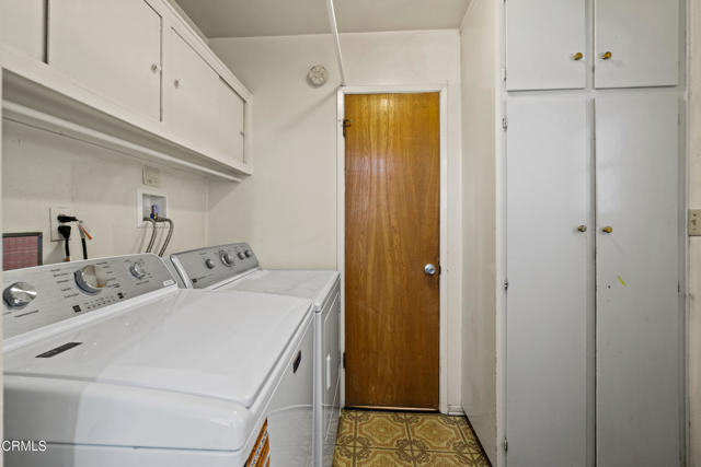 6449 Quakertown Avenue, Woodland Hills CA: https://media.crmls.org/mediaz/ffe9eeeb-0386-4c36-8798-b1725acc08e7.jpg