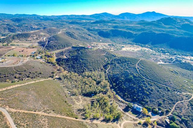 18408 Sweet Ln, Ramona CA: https://media.crmls.org/mediaz/ffea6779-f89f-45cc-b92a-7d2694fed8e0.jpg