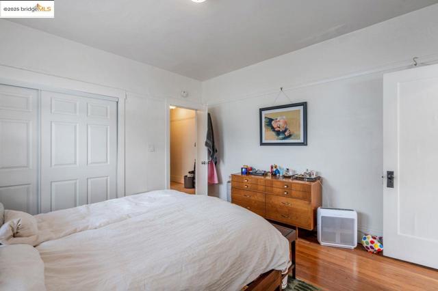 5537 Claremont Ave, Oakland CA: https://media.crmls.org/mediaz/ffeac8d0-e5b9-41b8-9da1-12f7e377f6eb.jpg