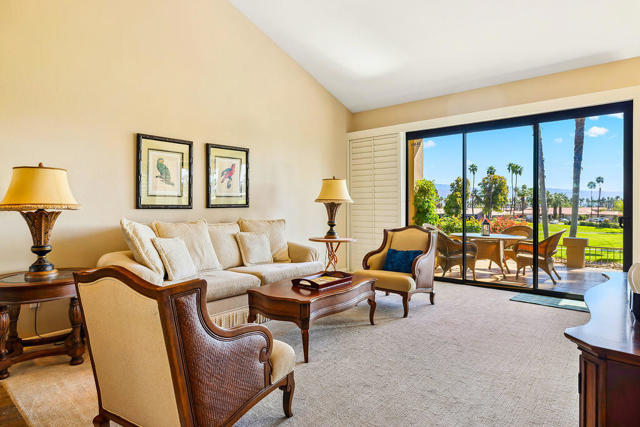 38960 Gladiolus Lane, Palm Desert CA: https://media.crmls.org/mediaz/ffeb25f3-5f23-47f8-91c2-bd0a4ee7453d.jpg