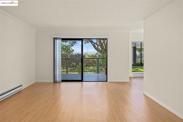 2 Commodore DR, Emeryville CA: https://media.crmls.org/mediaz/ffeb3ed6-2b9b-44fd-ac07-b2542d1bd9ab.jpg