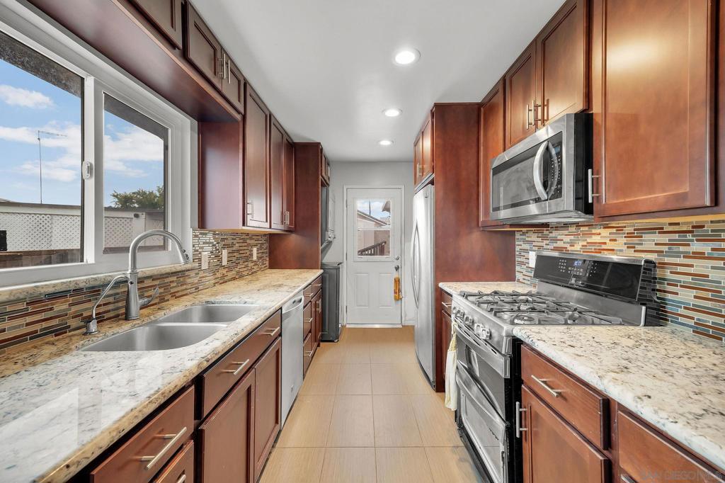 4560 Miami Way - photo 8
