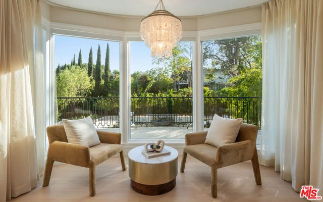 901 N Whittier Drive, Beverly Hills CA: https://media.crmls.org/mediaz/ffebaed8-2956-4a76-afb8-2eaa8b4e5dbf.jpg