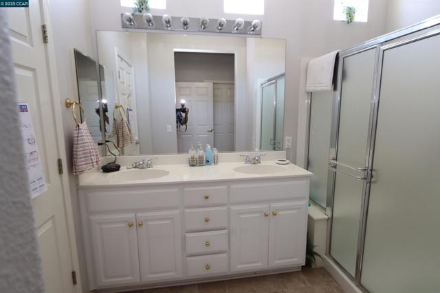 290 Black Amber Way, Brentwood CA: https://media.crmls.org/mediaz/ffebe172-7eb6-4d29-ad56-da180a12e38f.jpg