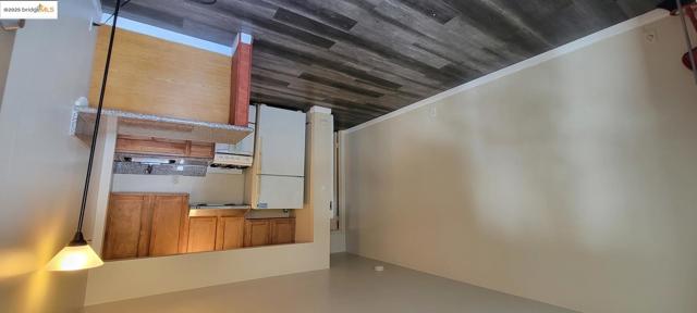 1213 San Pablo AVE, Berkeley CA: https://media.crmls.org/mediaz/ffec0418-b30d-4771-a69e-a29b2b325ccc.jpg