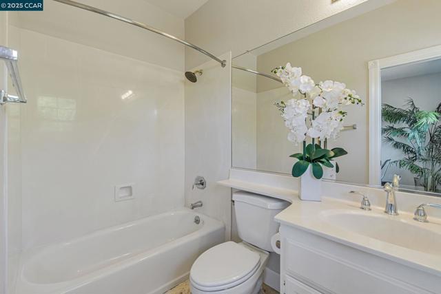 631 La Vista Rd, Walnut Creek CA: https://media.crmls.org/mediaz/ffec8c3a-3ade-4f8b-b485-2bcb0e1a2597.jpg