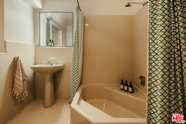 1907 S Mesa Drive, Palm Springs CA: https://media.crmls.org/mediaz/ffec9385-c5a1-491e-8427-d05bc7ecd316.jpg